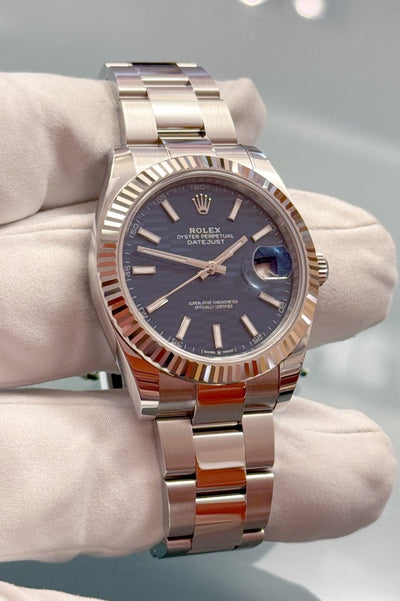 Rolex Datejust 41 Blue Faltet Motif Dial - 126334 - Edelstahl/Weissgold - Box/Papiere - LC100 - Jahr: 08/2023 - Neu &amp; Verklebt! - Premium Luxusuhr - Bild 2